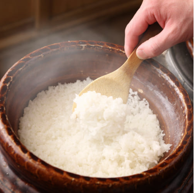 米を炊いている写真