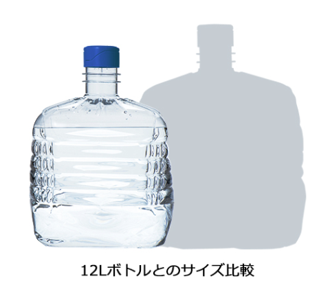 ウォーターサーバーのボトル交換をしている写真