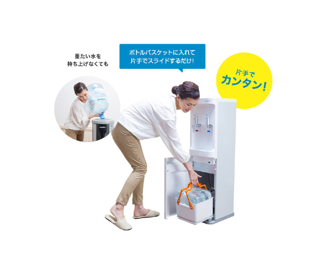 ウォーターサーバーのボトル交換をしている写真