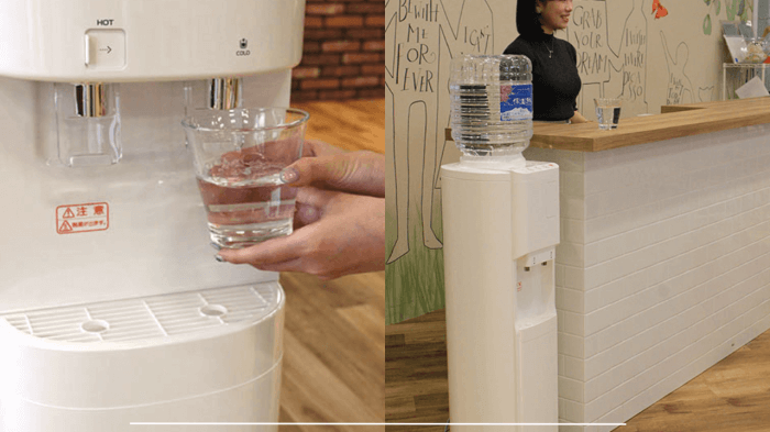 ミズコム編集部が信濃湧水の水を試飲している様子